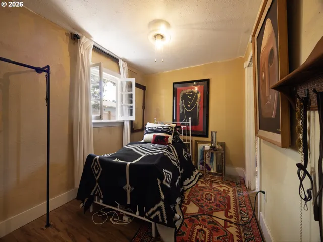 Bedroom, Primary