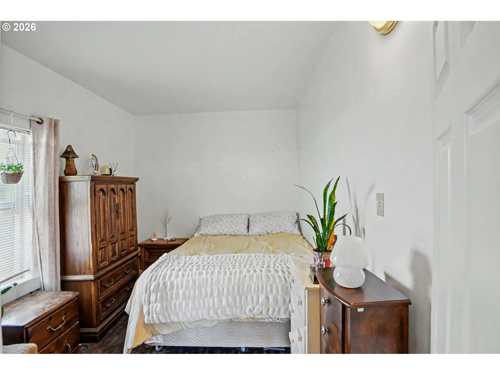 Bedroom, Primary