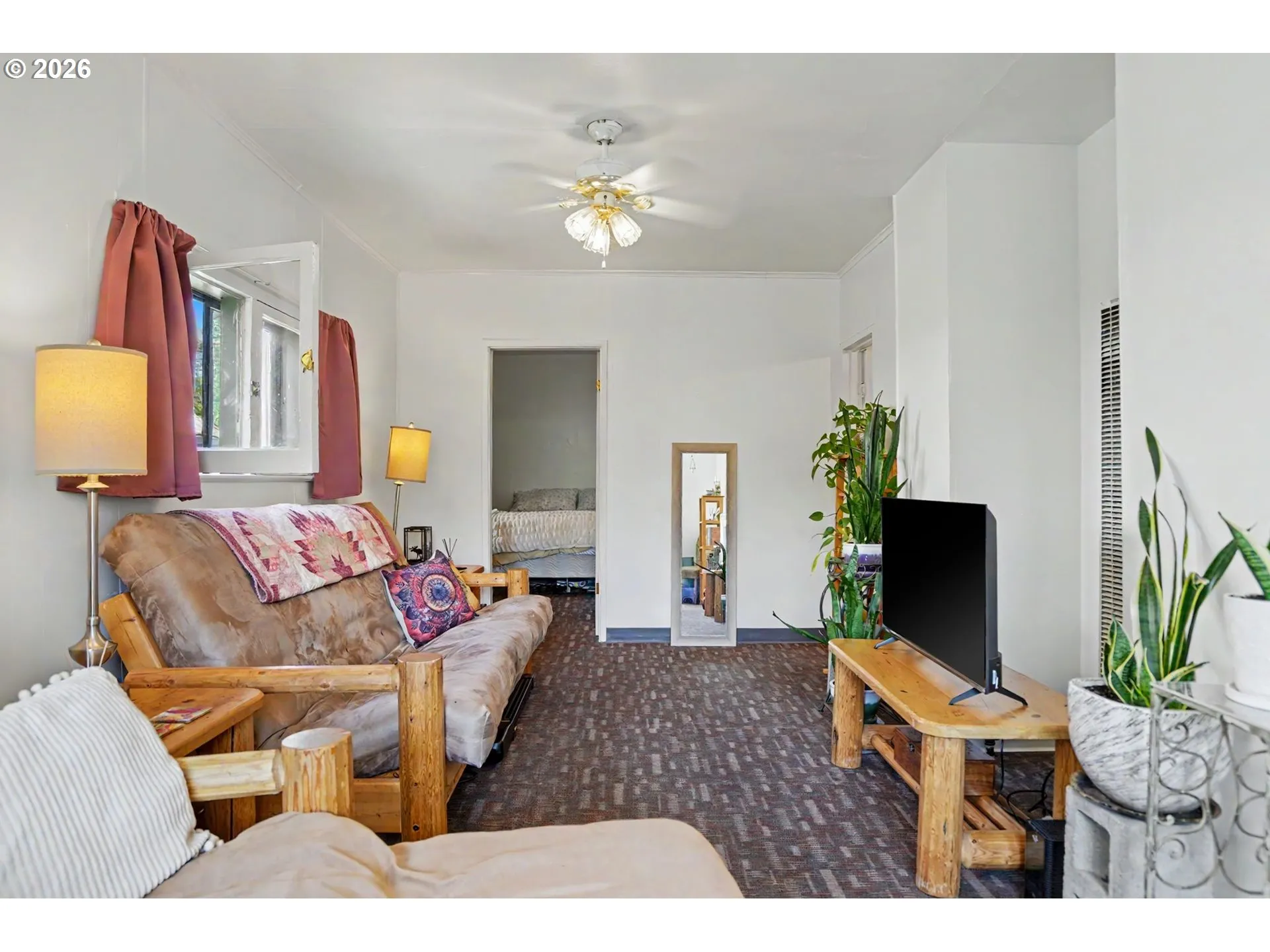 Living Room/Entrance