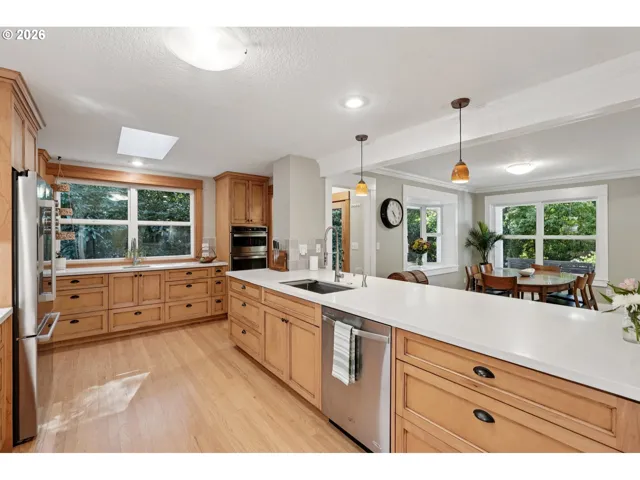 Kitchen-Breakfast Bar
