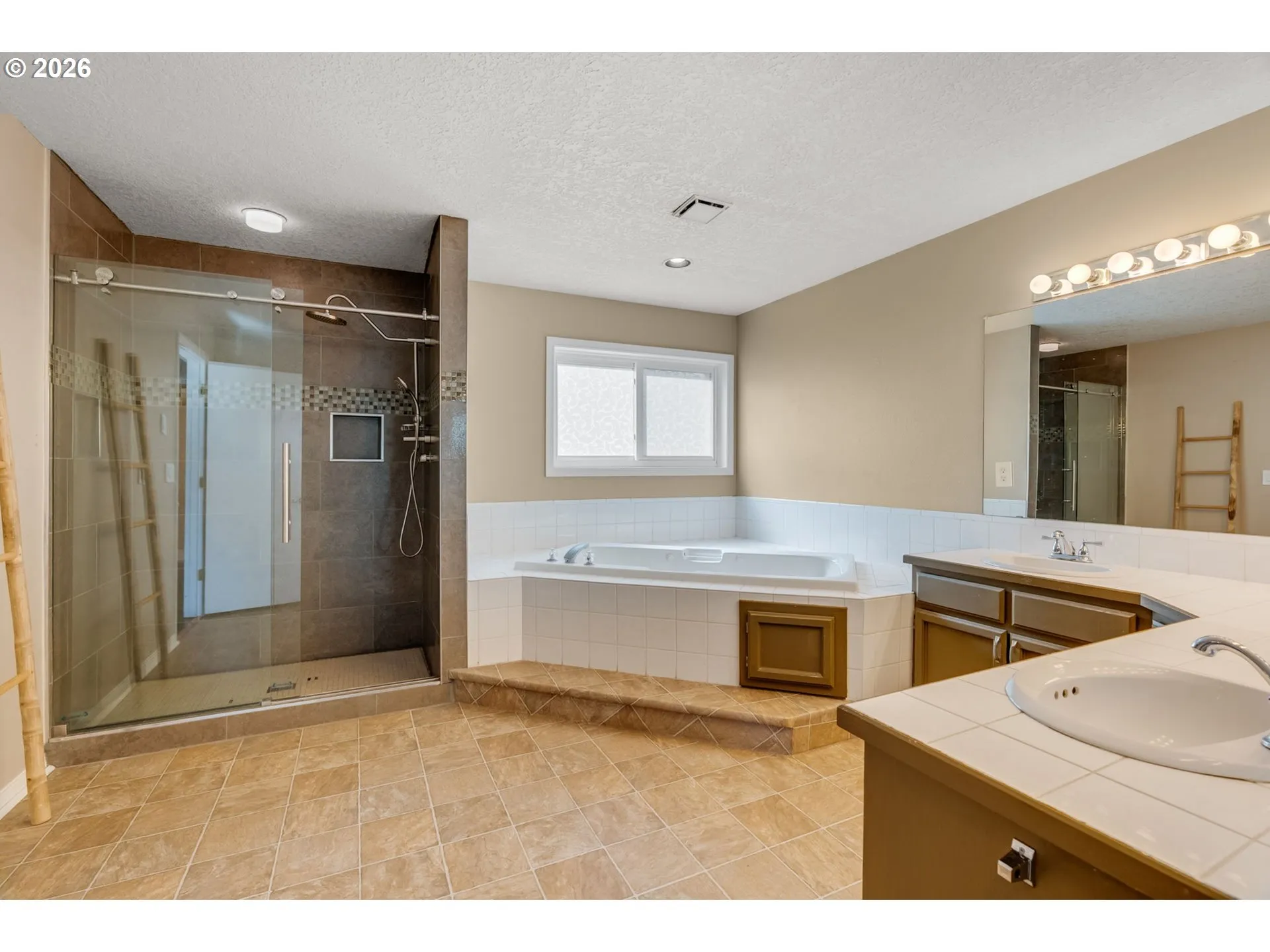 Bathroom, Attached-Upper