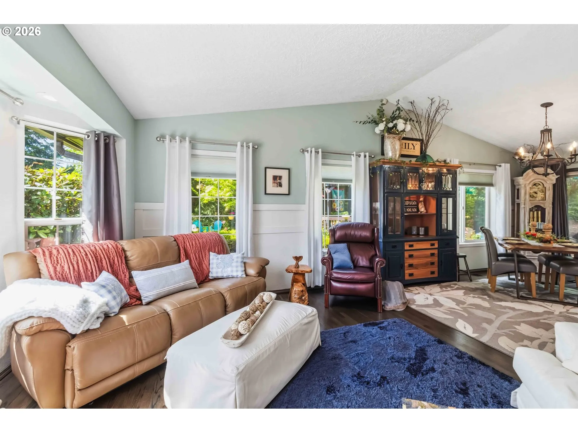 Living Room-Vaulted Ceilings