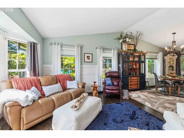 Living Room-Vaulted Ceilings