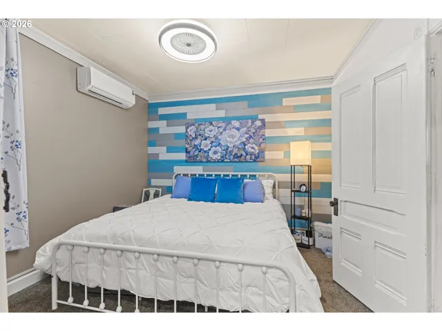 Bedroom, Primary