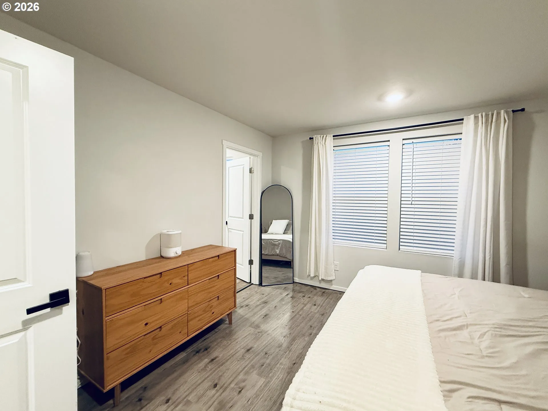 Primary Bedroom-Upper