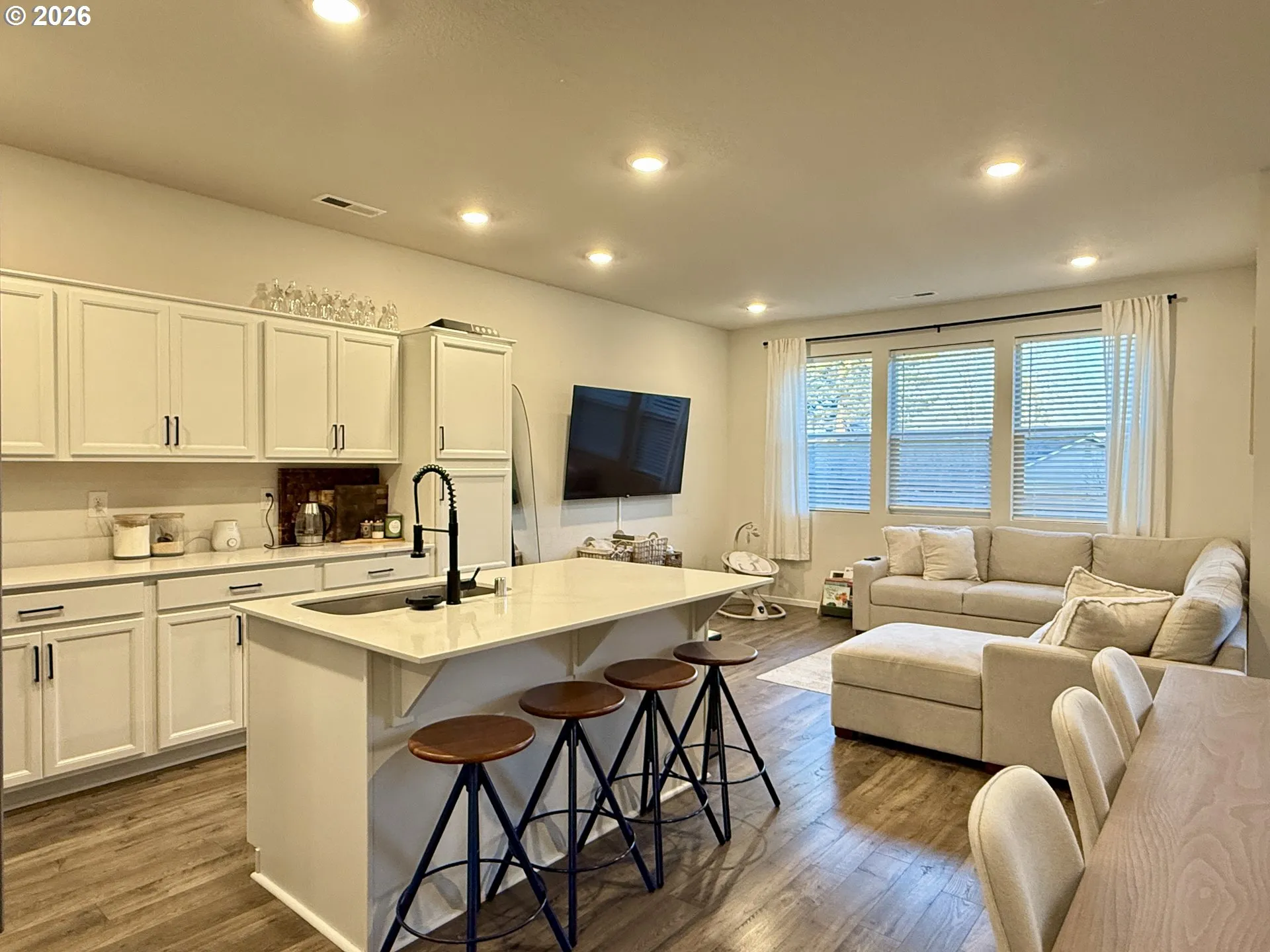 Kitchen/Dining Room-Island