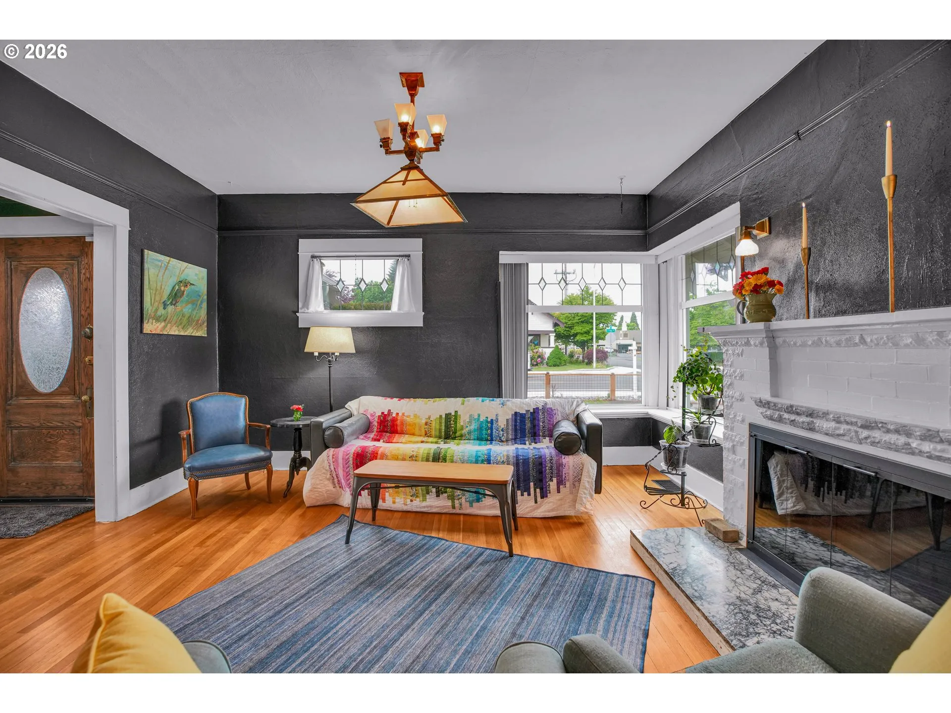 Living Room/Entrance