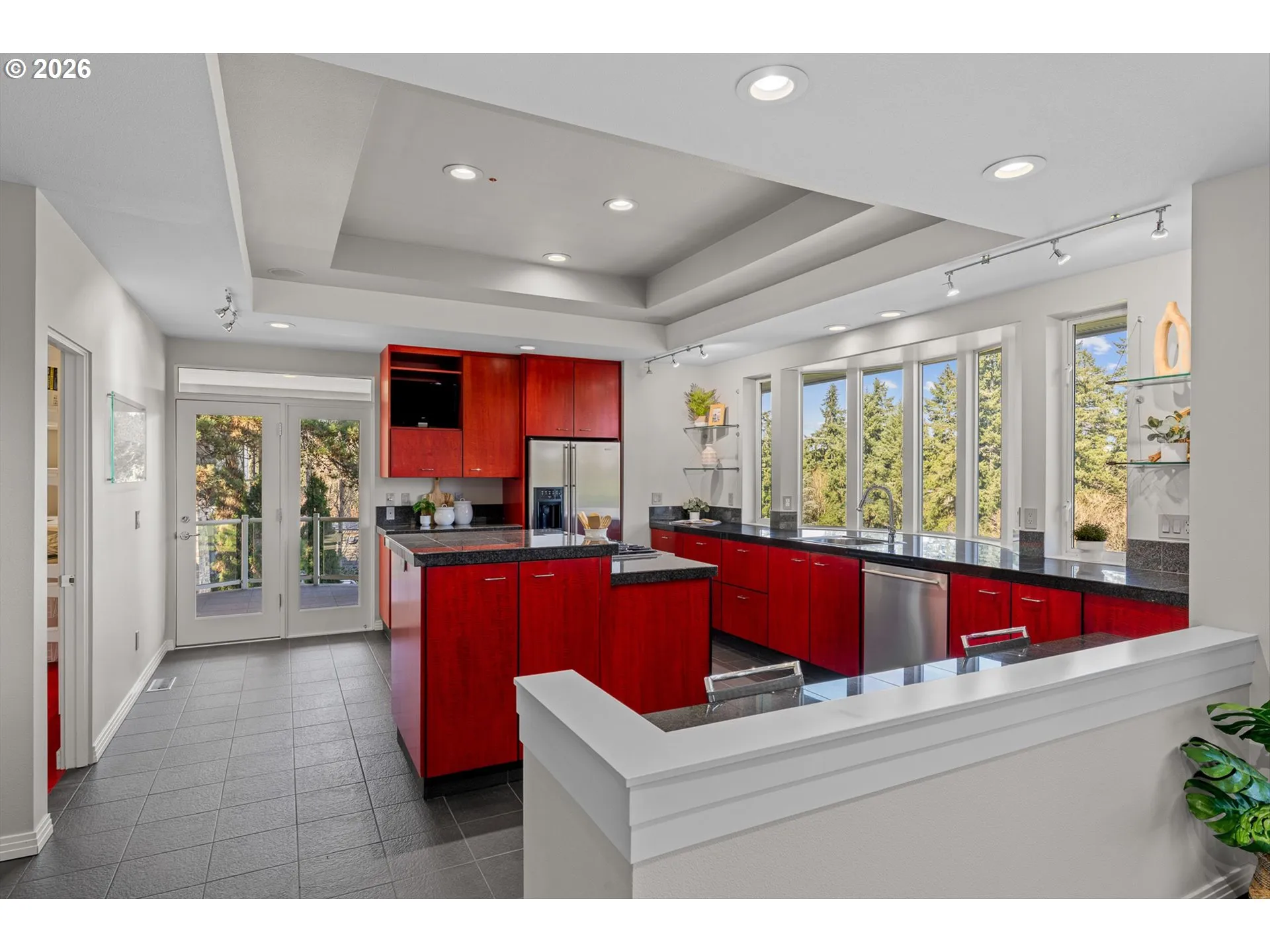 Kitchen-Breakfast Bar