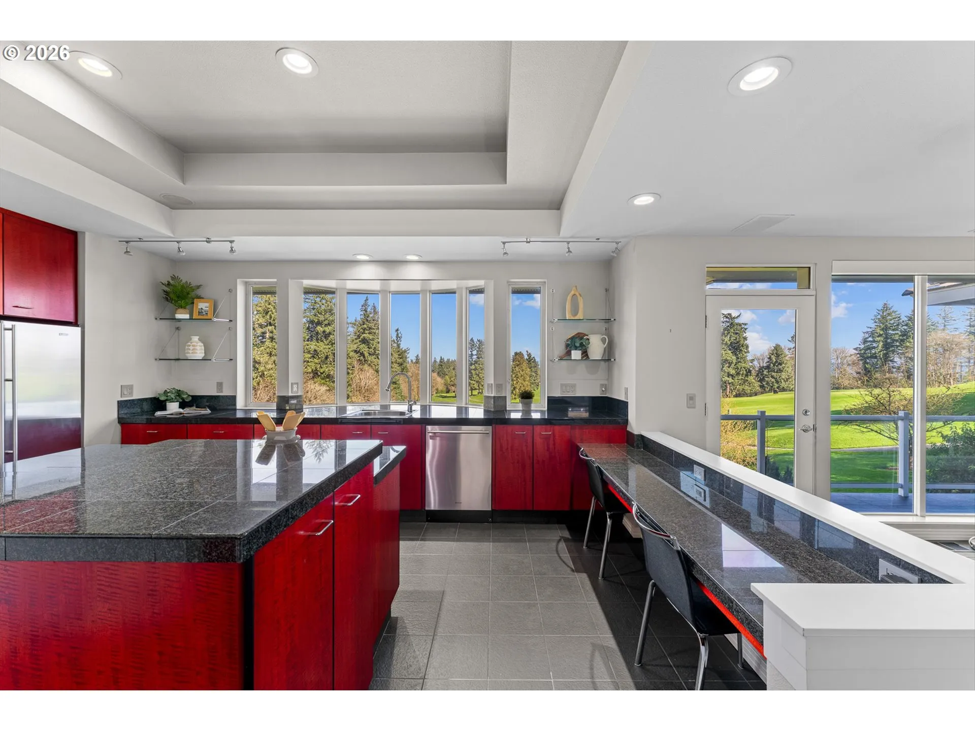 Kitchen-Breakfast Bar