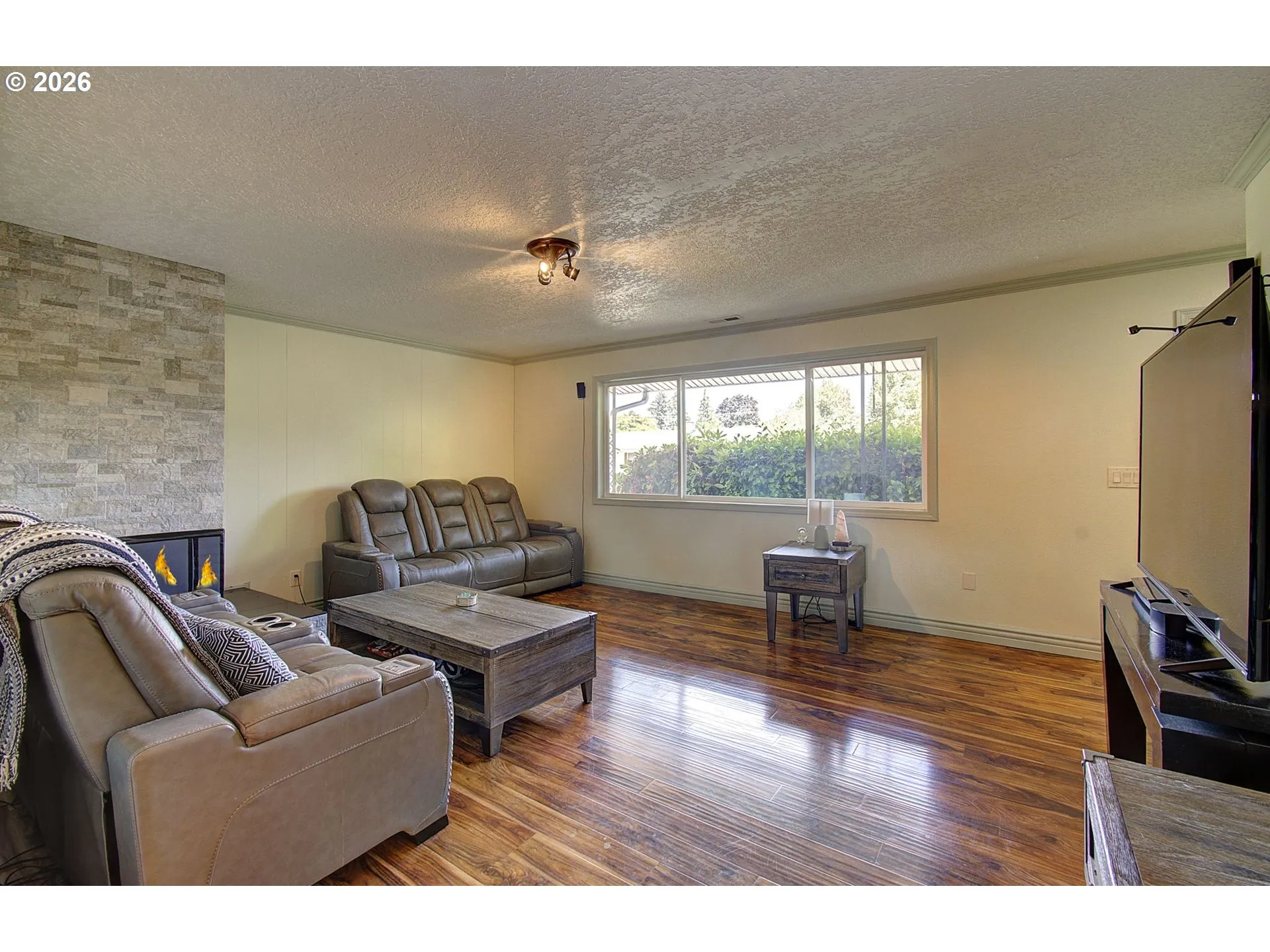 Living Room-Fireplace