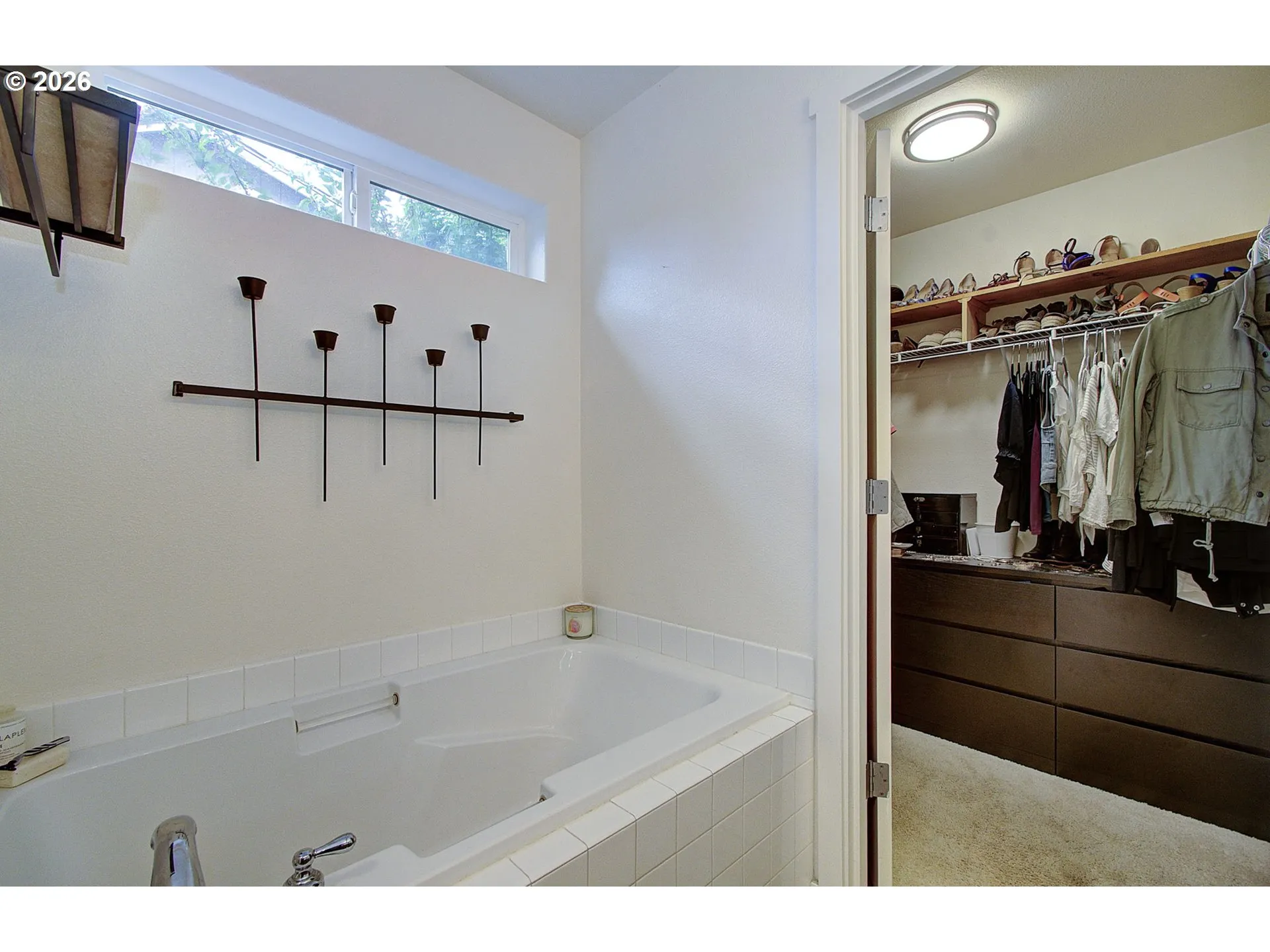 Bathroom, Attached-Walk-In Closet