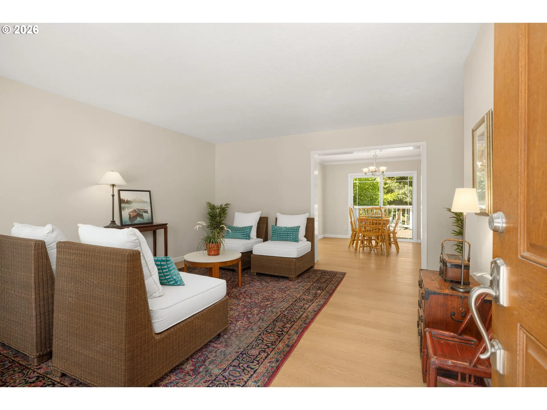 Living Room/Entrance