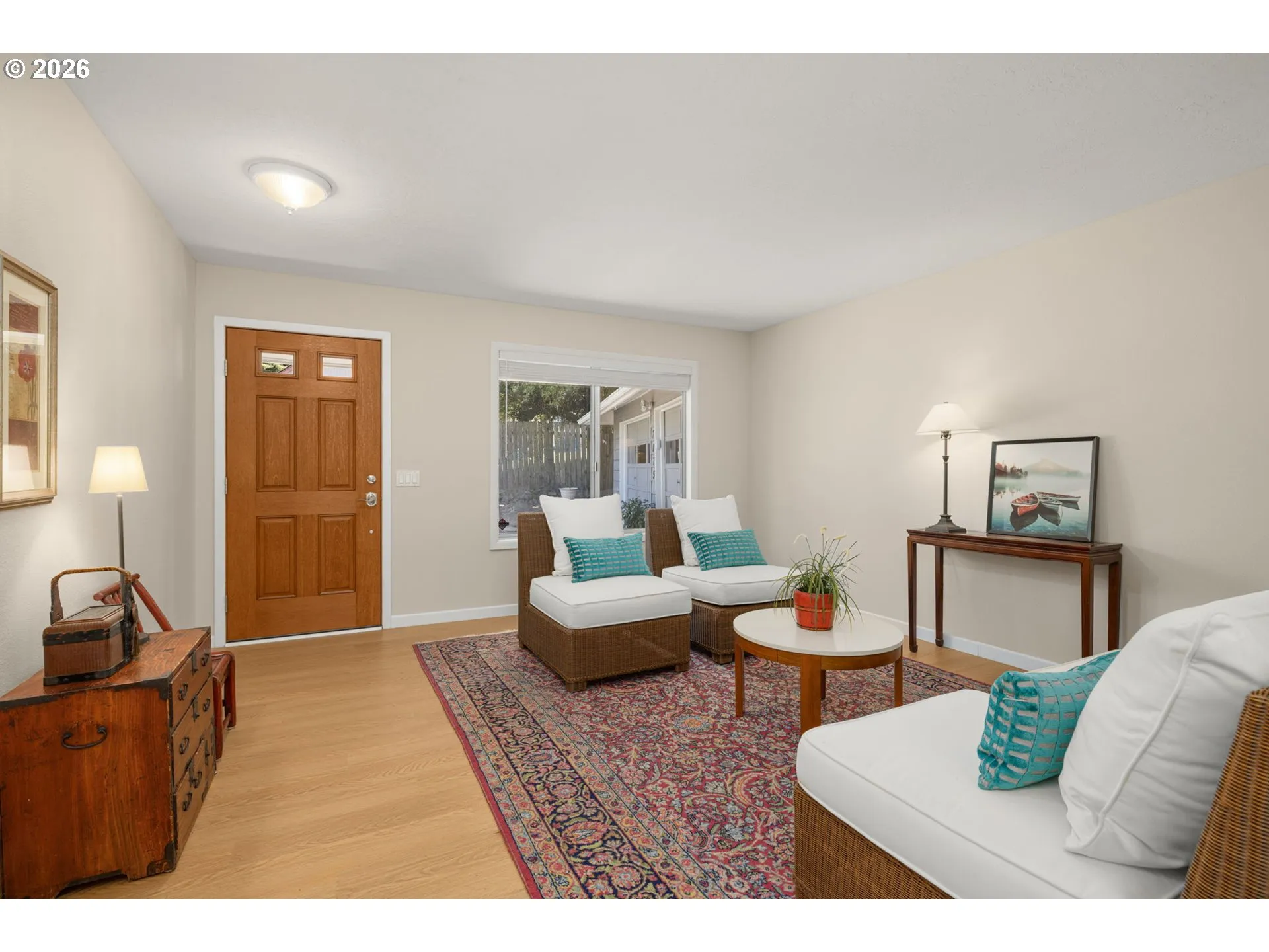 Living Room/Entrance