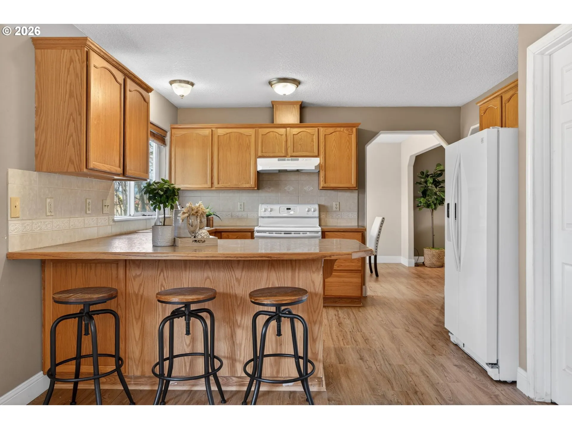 Kitchen-Breakfast Bar