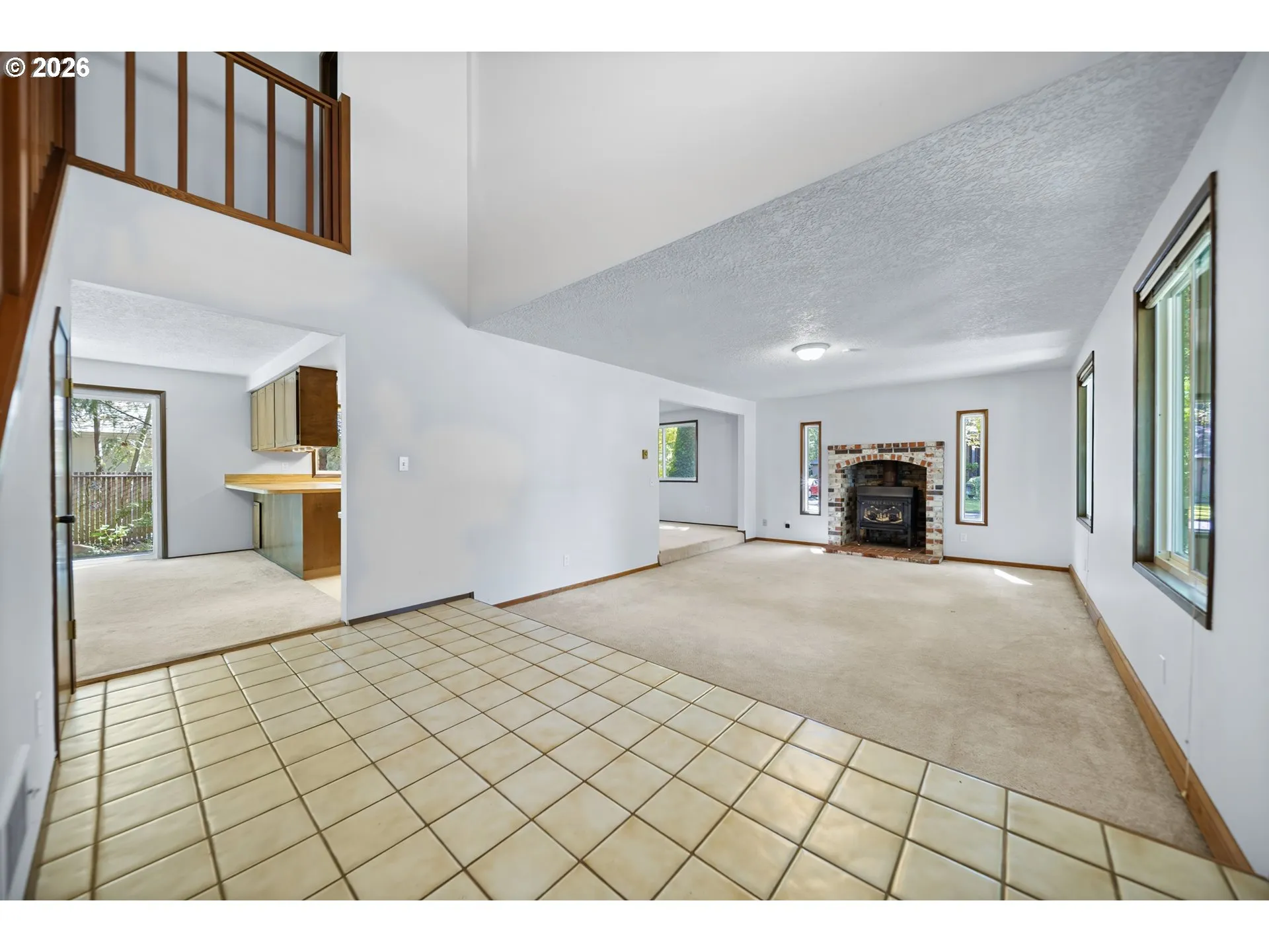 Living Room/Entrance