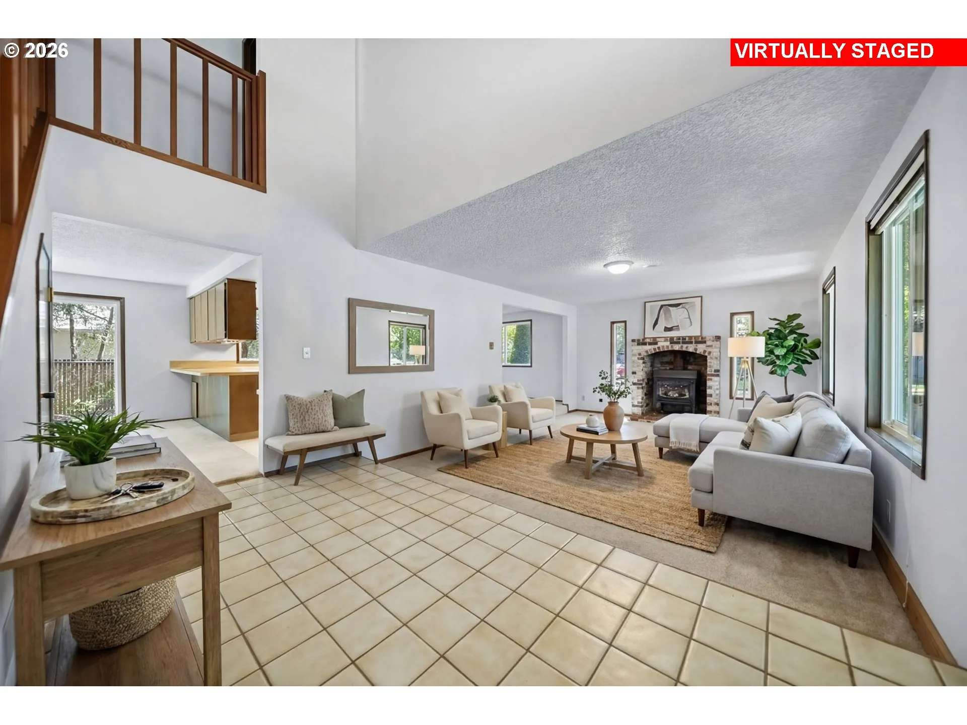 Living Room/Entrance