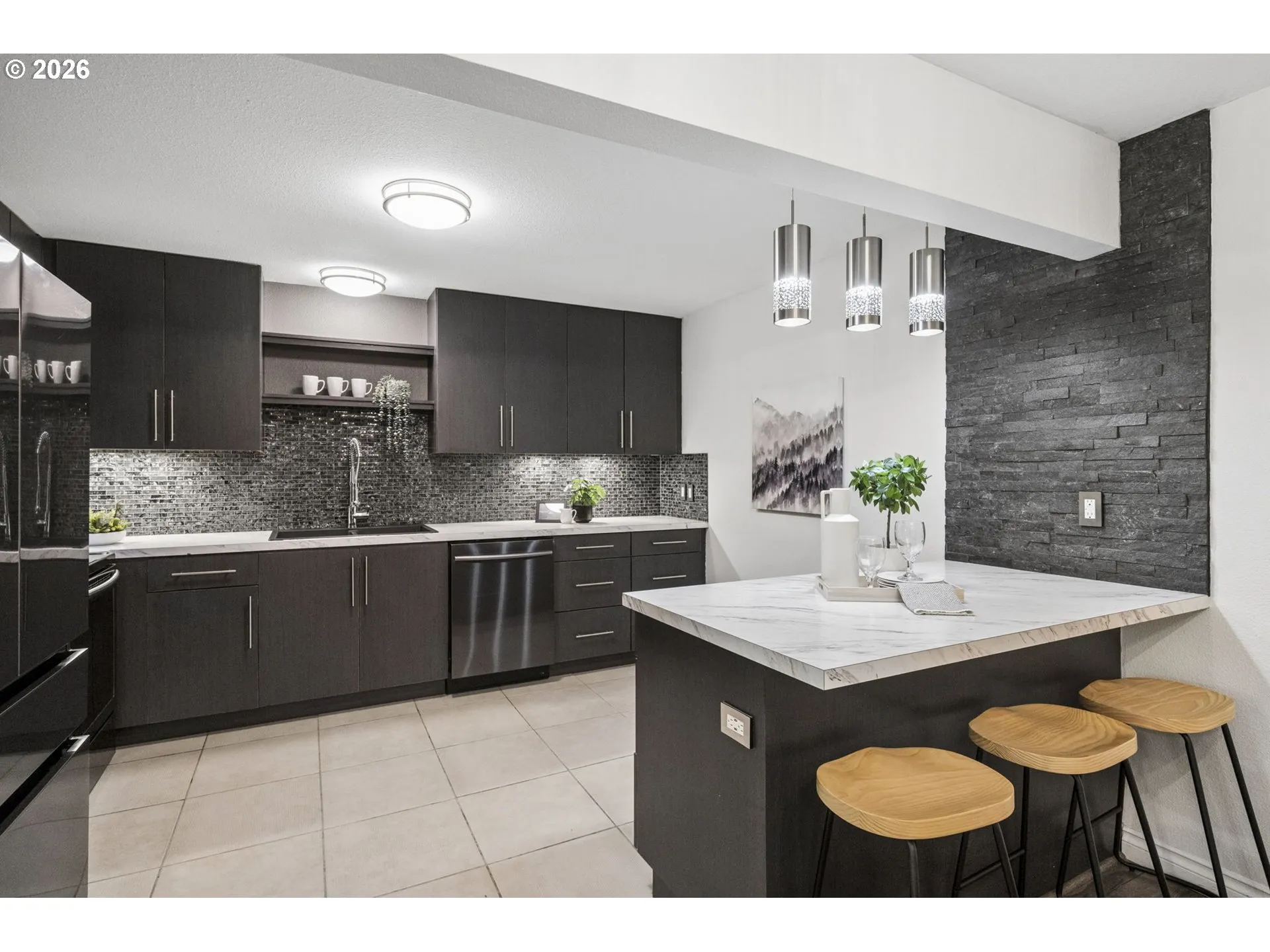 Kitchen-Breakfast Bar