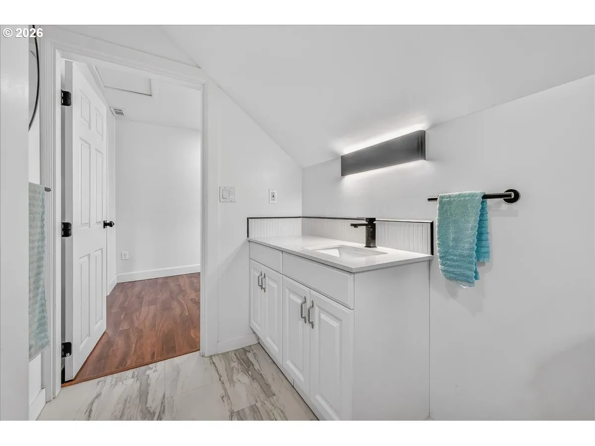 Bathroom-Upper