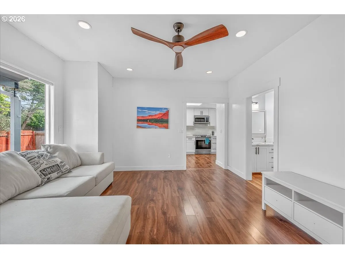 Living Room-Ceiling Fan