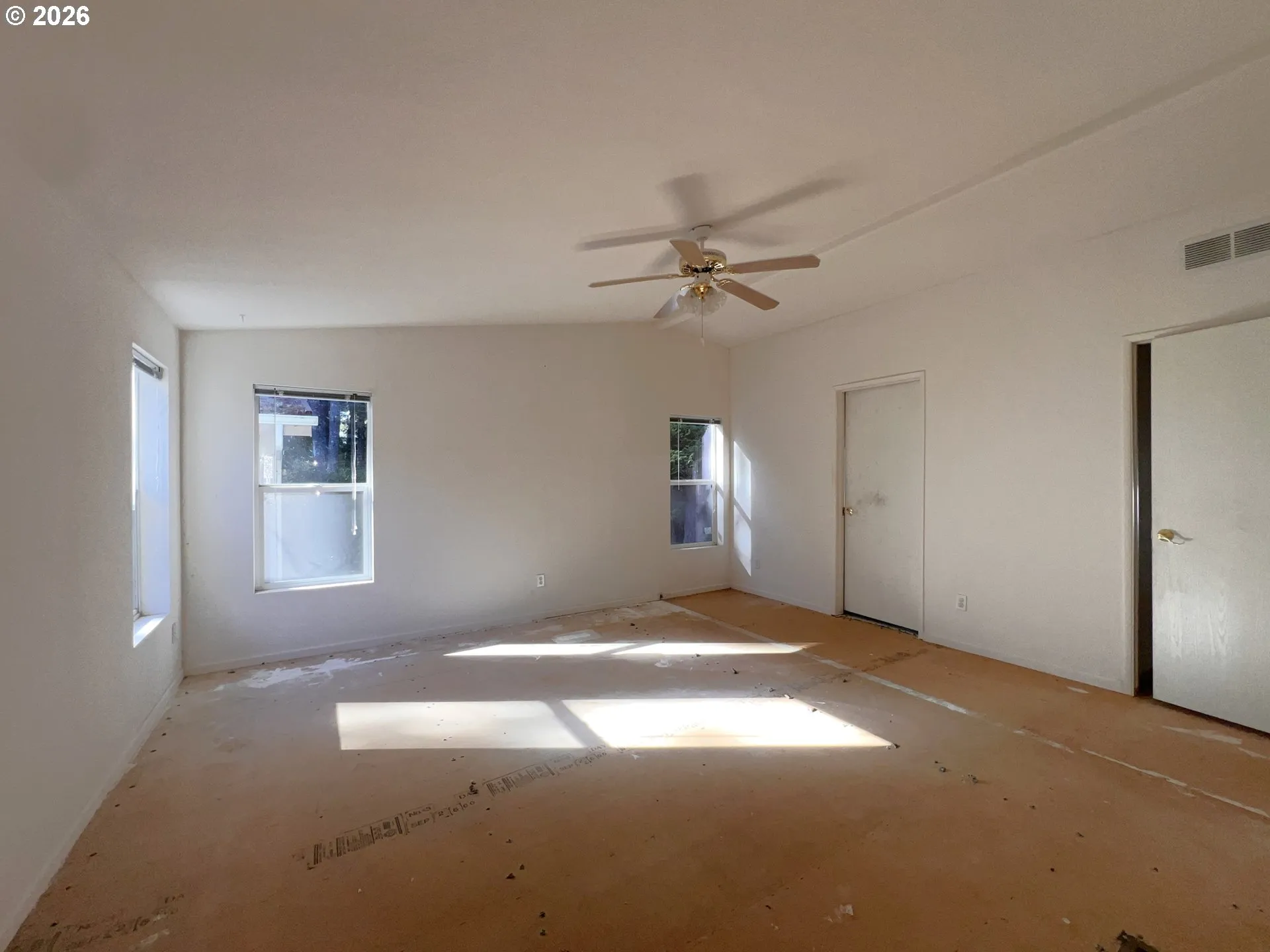 Bedroom, Owner's Suite-Vaulted Ceilings