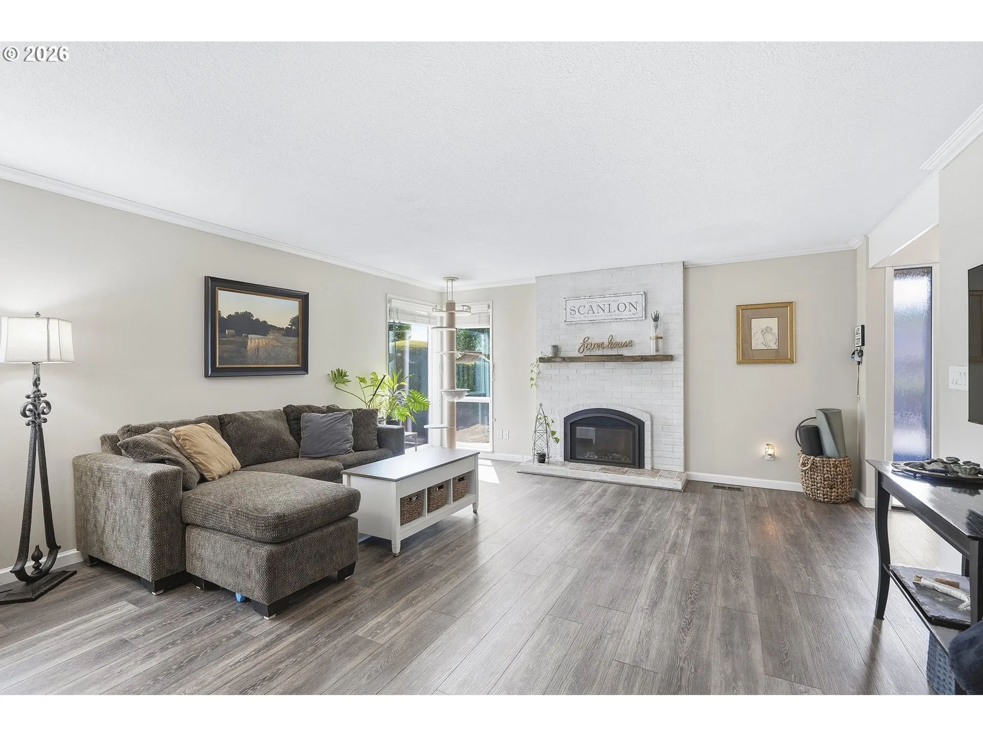 Living Room-Fireplace