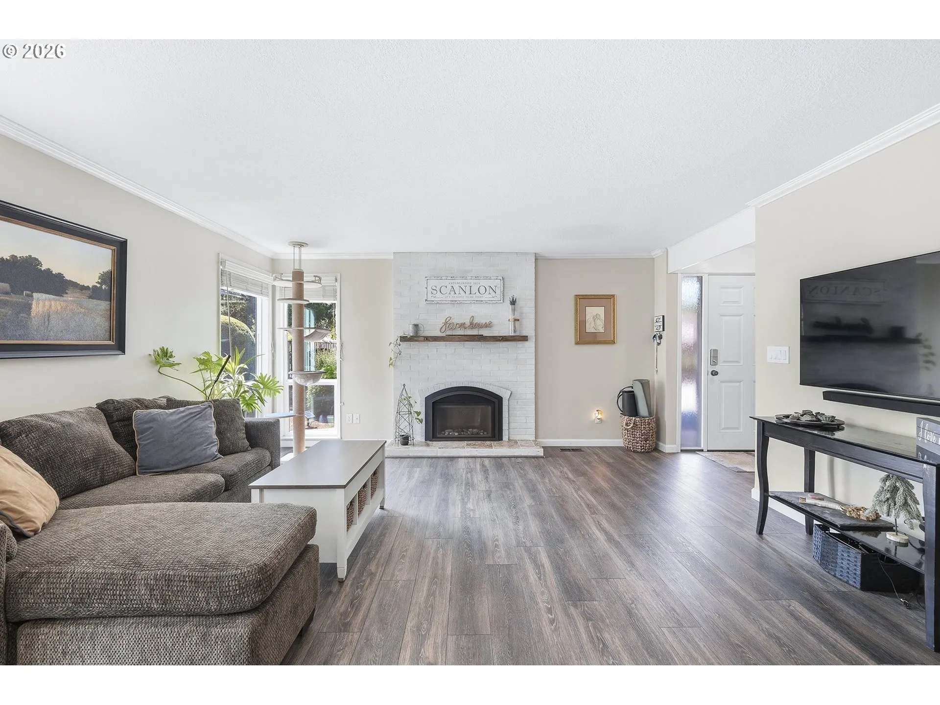 Living Room-Fireplace