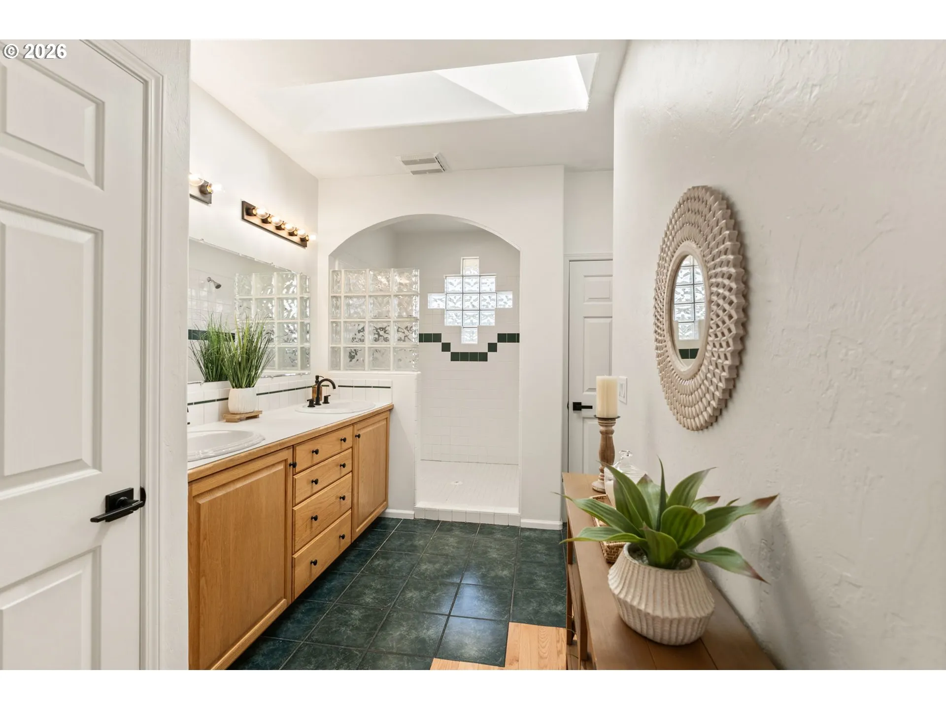 Bathroom-Walk in Shower