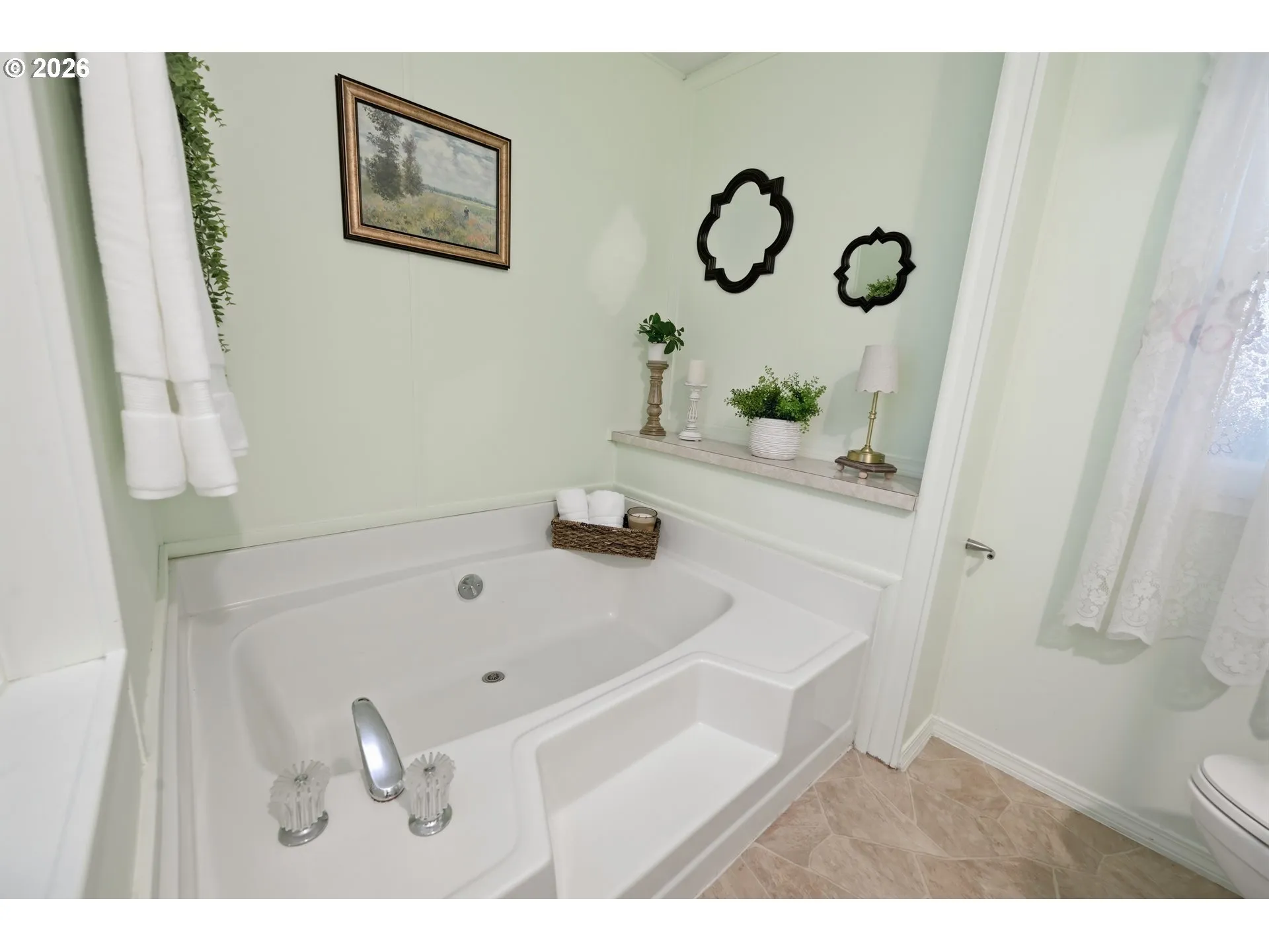 Bathroom, Attached-Garden Tub