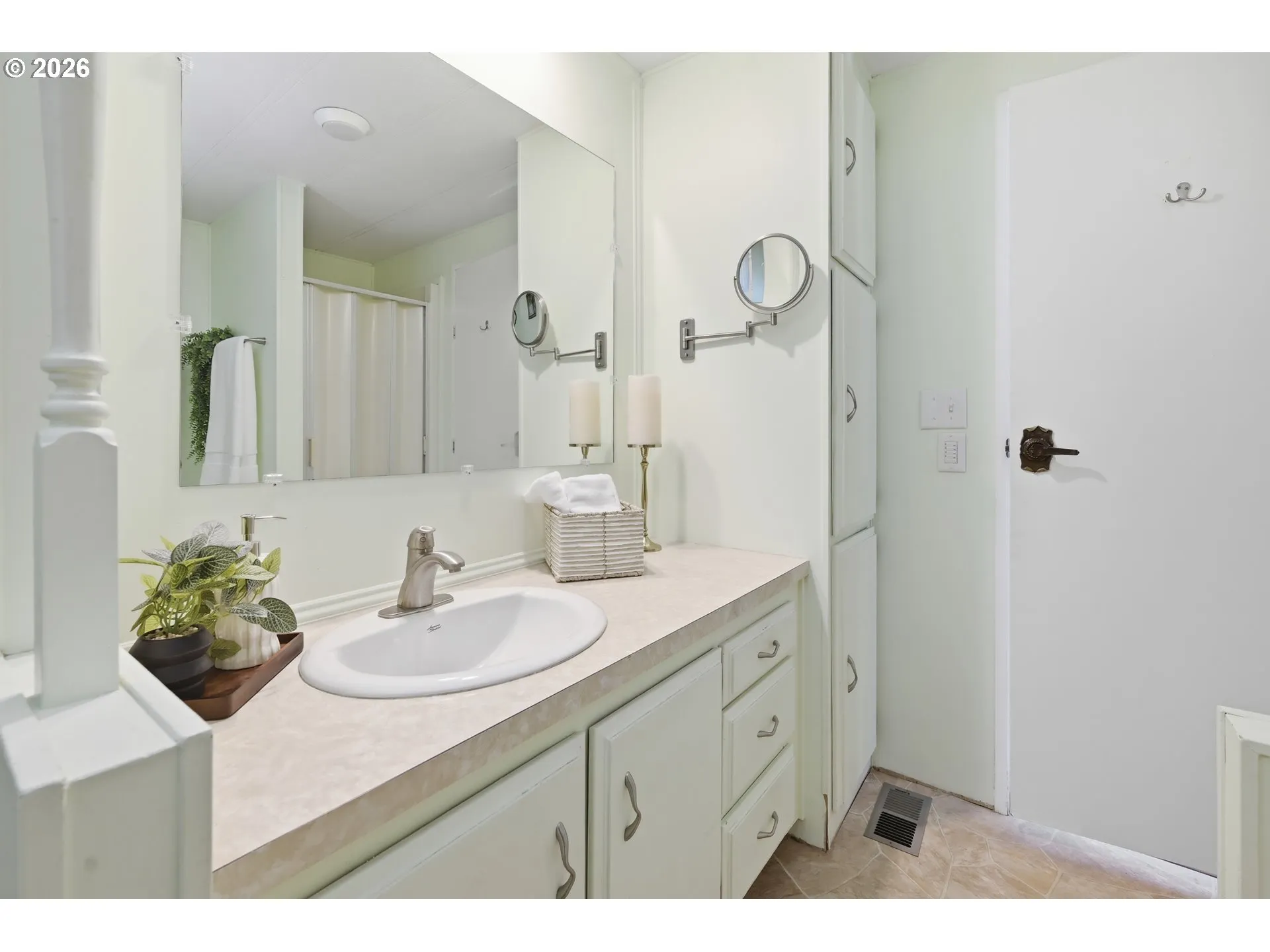 Bathroom, Attached