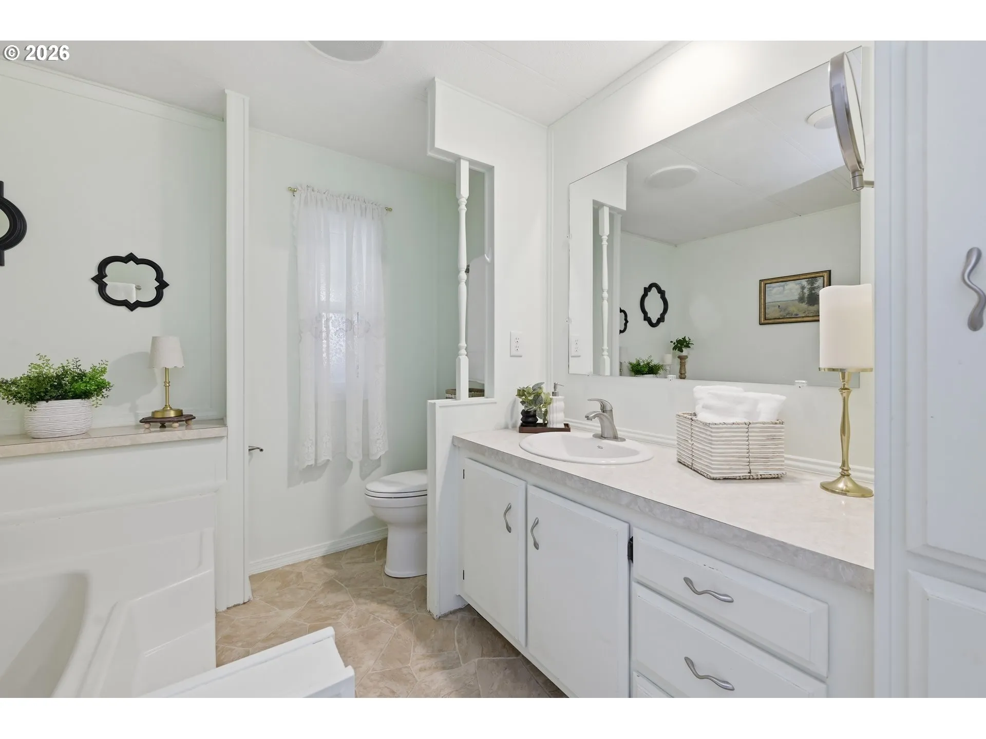 Bathroom, Attached