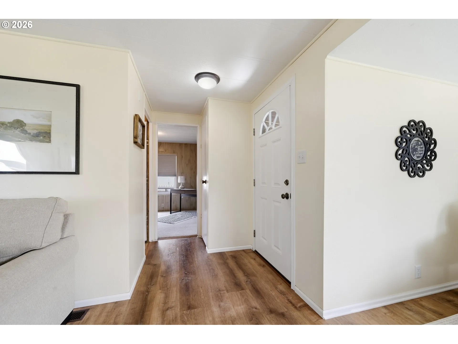 Living Room/Entrance