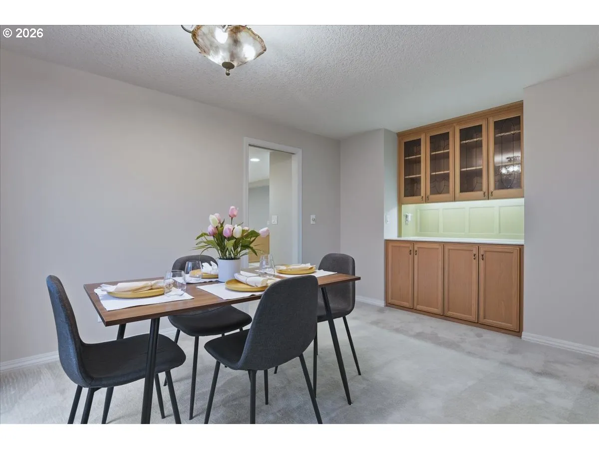 Dining Room-Built-In Cabinets