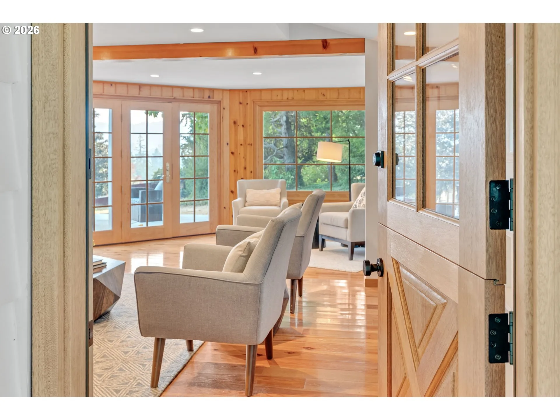 Living Room/Entrance
