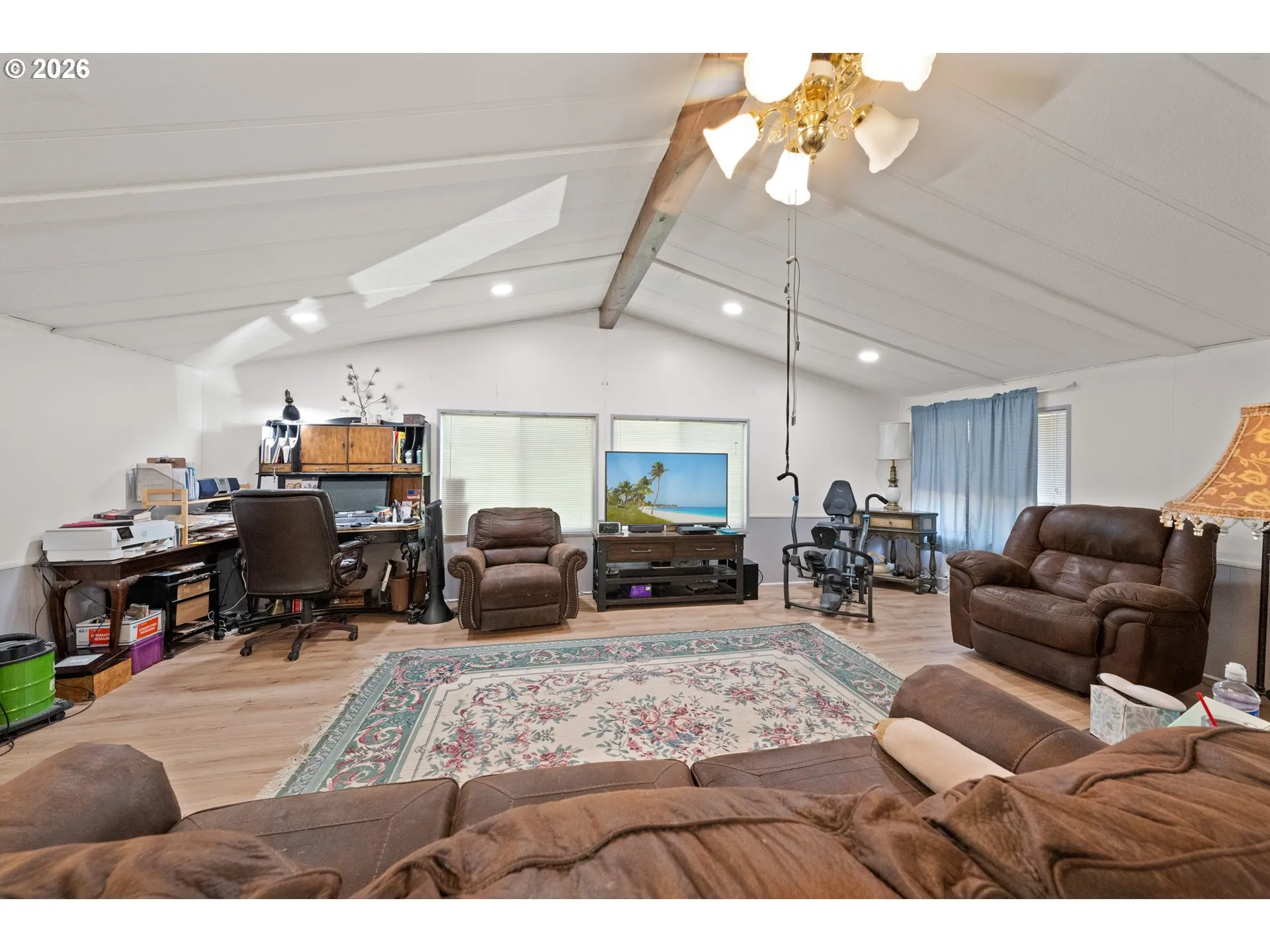 Living Room-Vaulted Ceilings