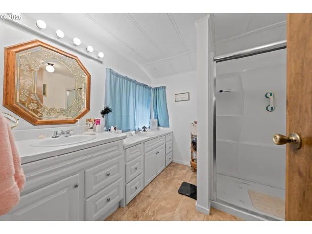 Bathroom, Attached