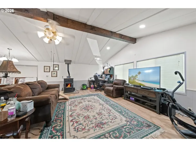 Living Room-Vaulted Ceilings