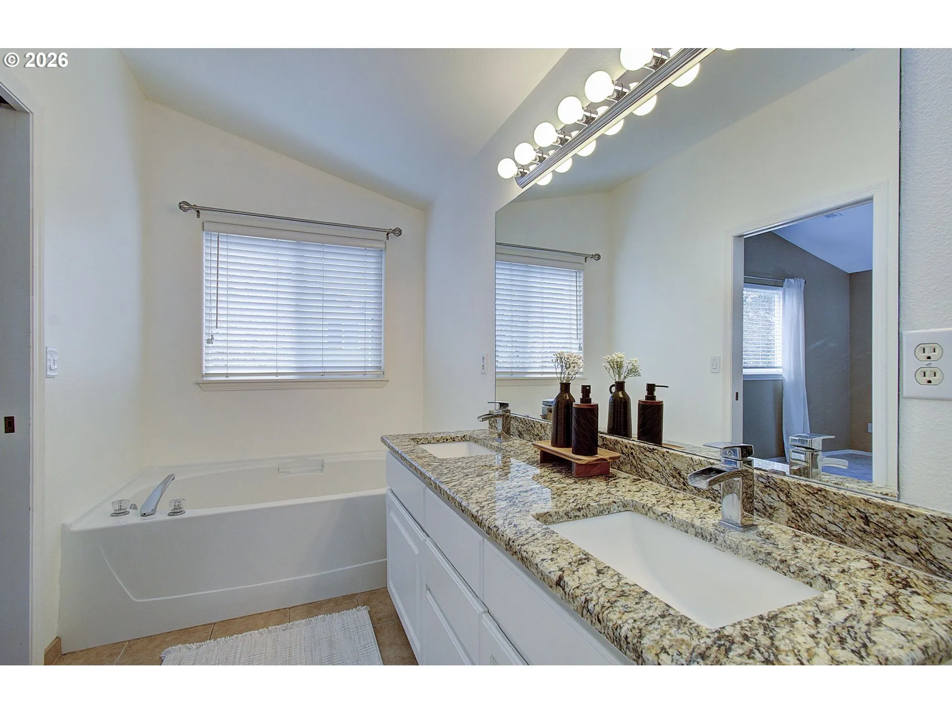 Bathroom, Attached-Garden Tub