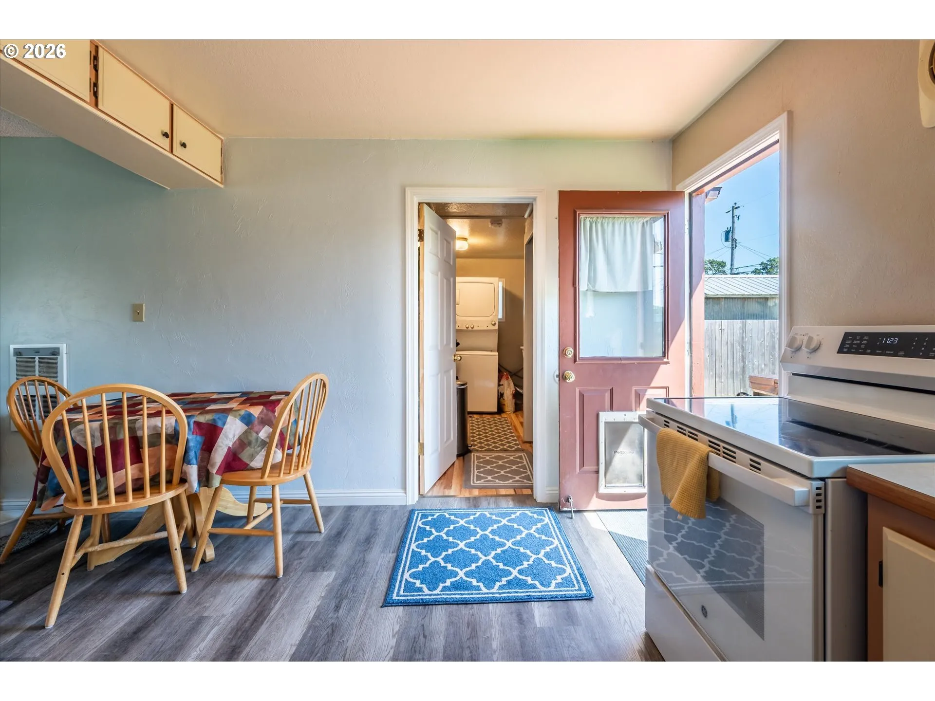 Kitchen-Eating Area