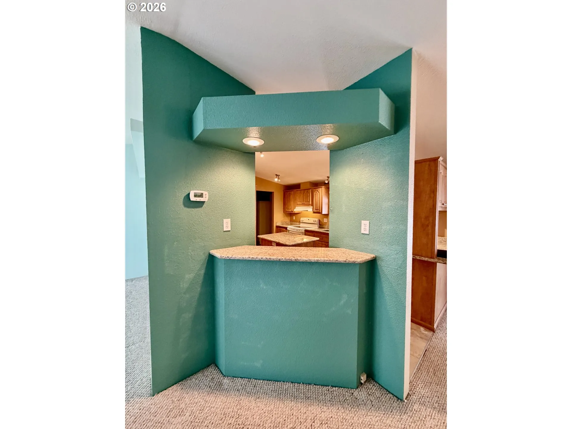 Kitchen-Breakfast Bar
