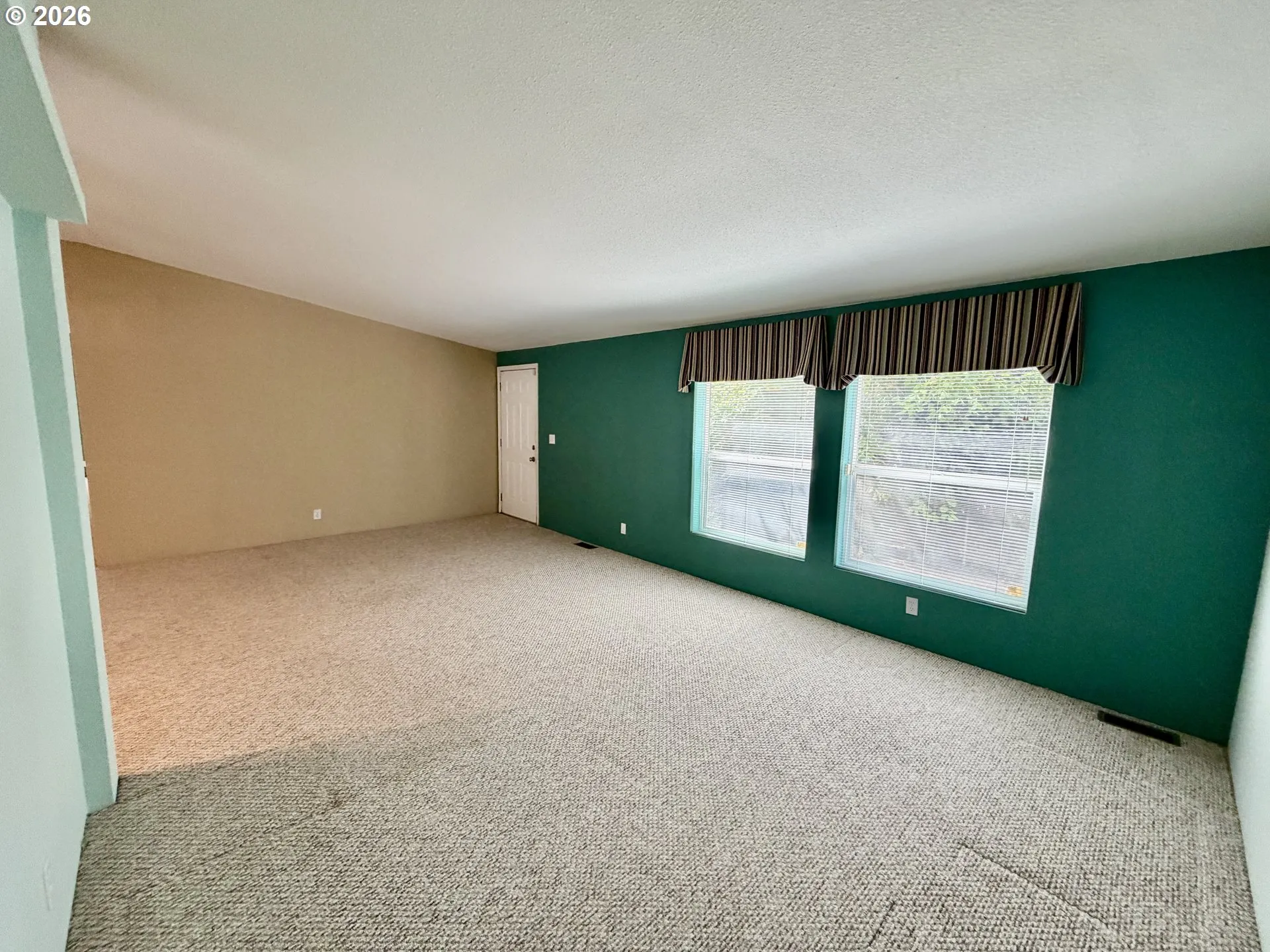 Living Room-Vaulted Ceilings