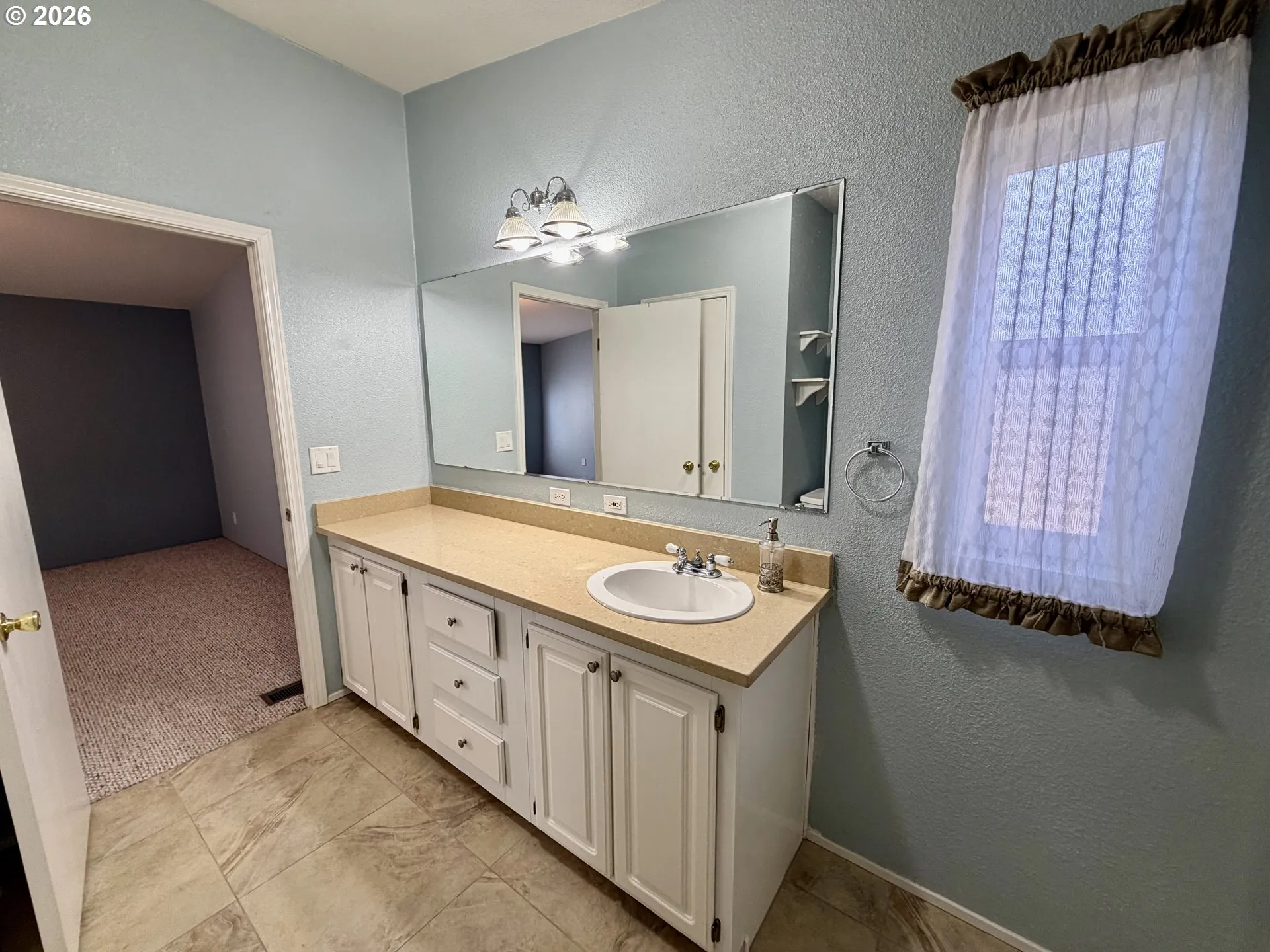 Bathroom, Attached