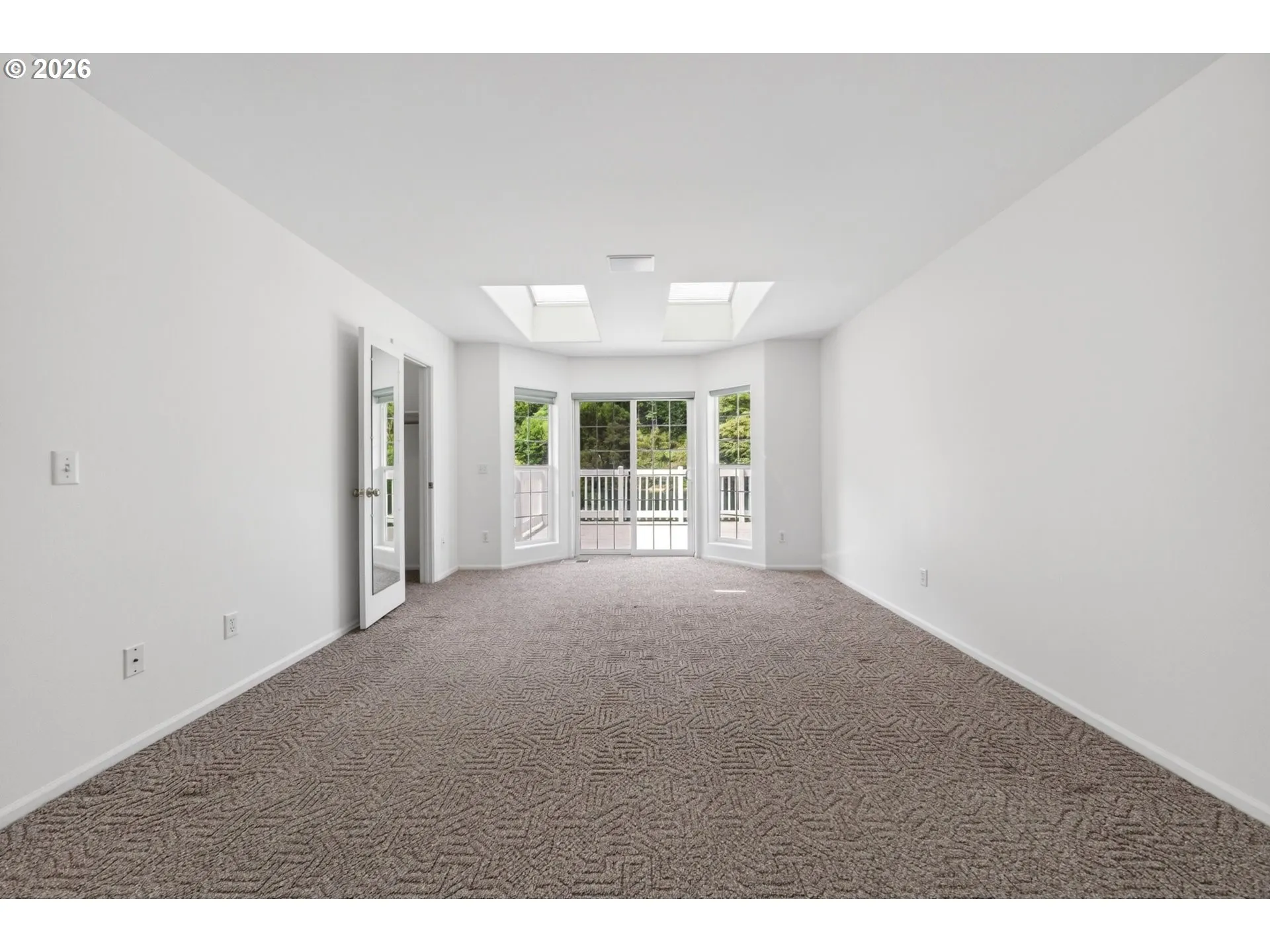 Bedroom, Owner's Suite-Skylight