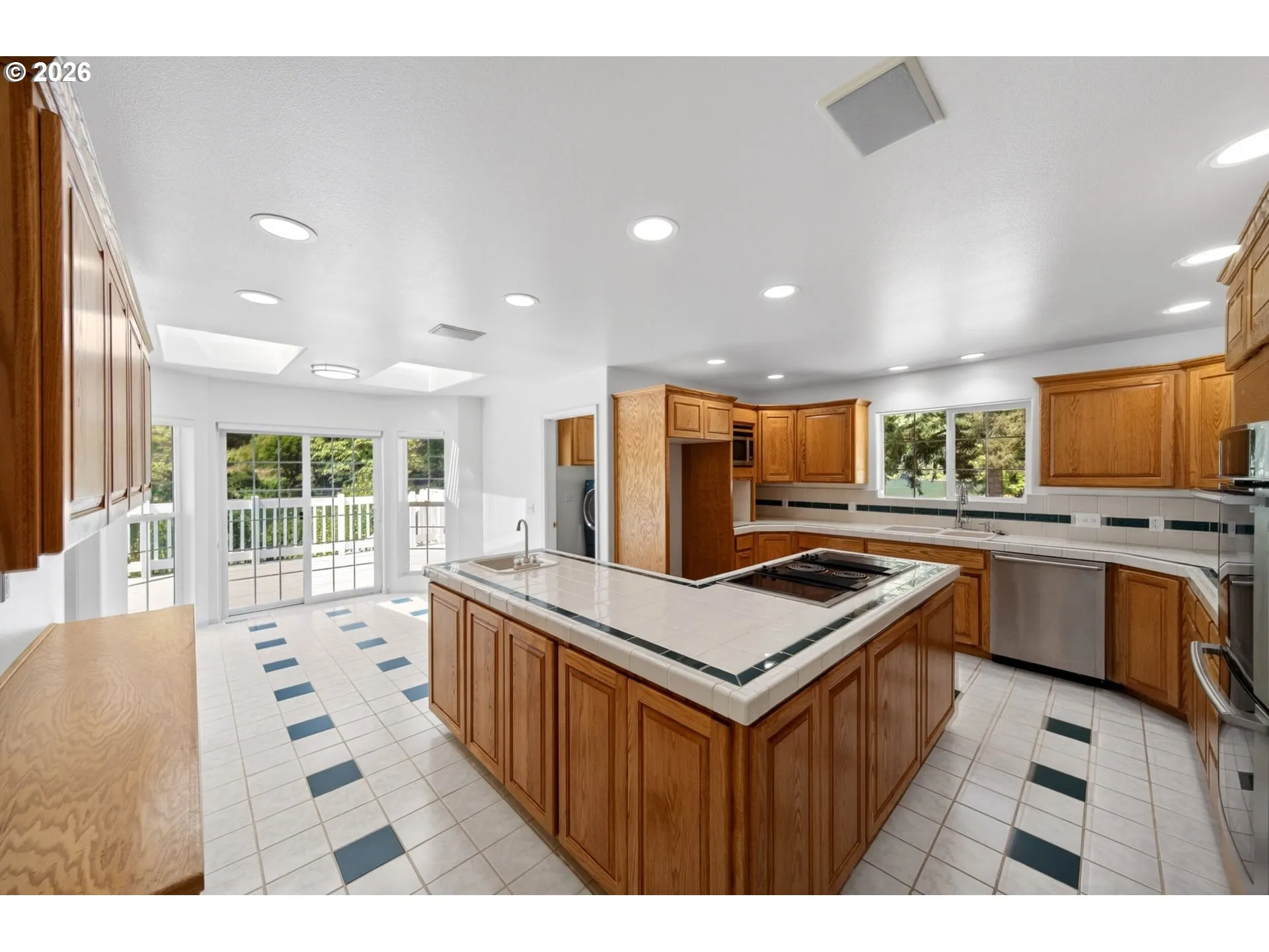 Kitchen-Cooking Island