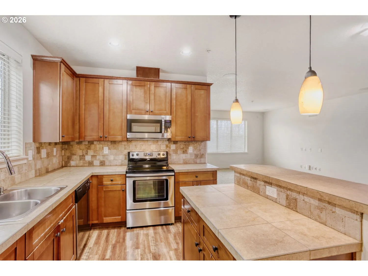 Kitchen-Breakfast Bar