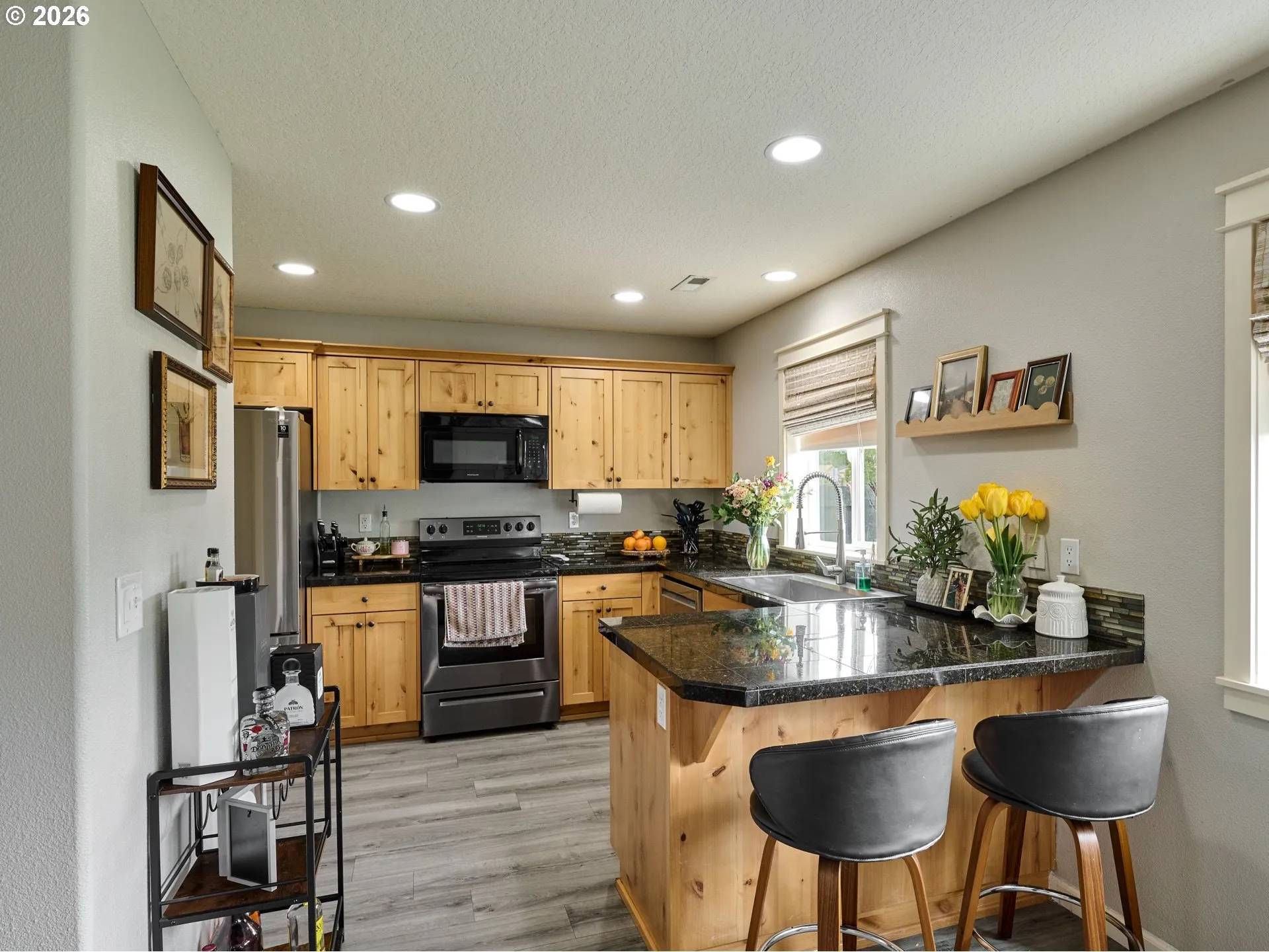 Kitchen-Breakfast Bar
