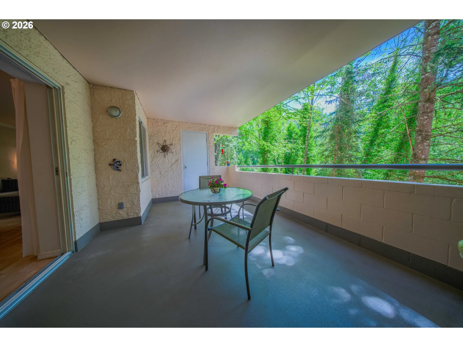 Balcony-Covered