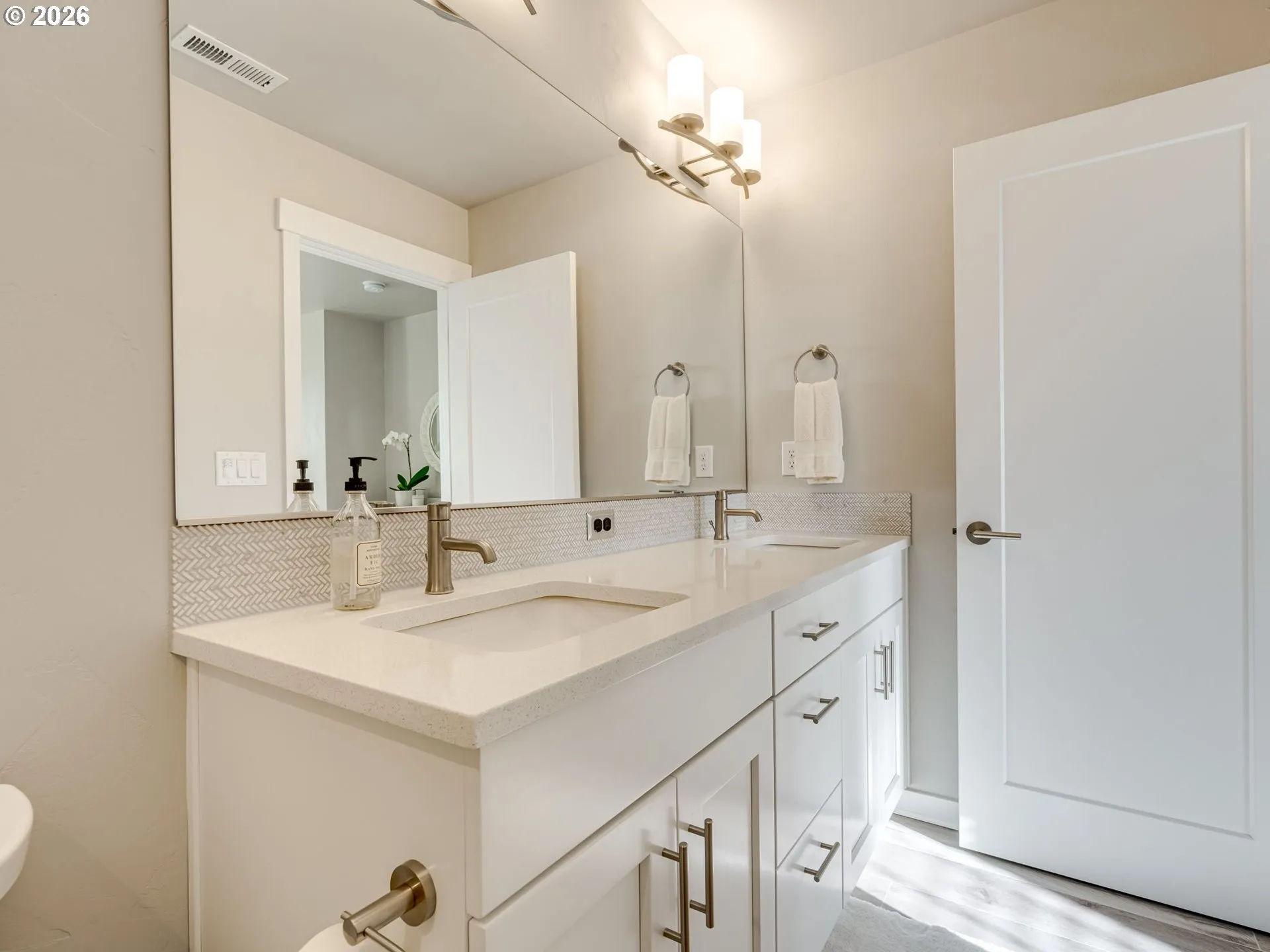 Bathroom, Attached-Upper