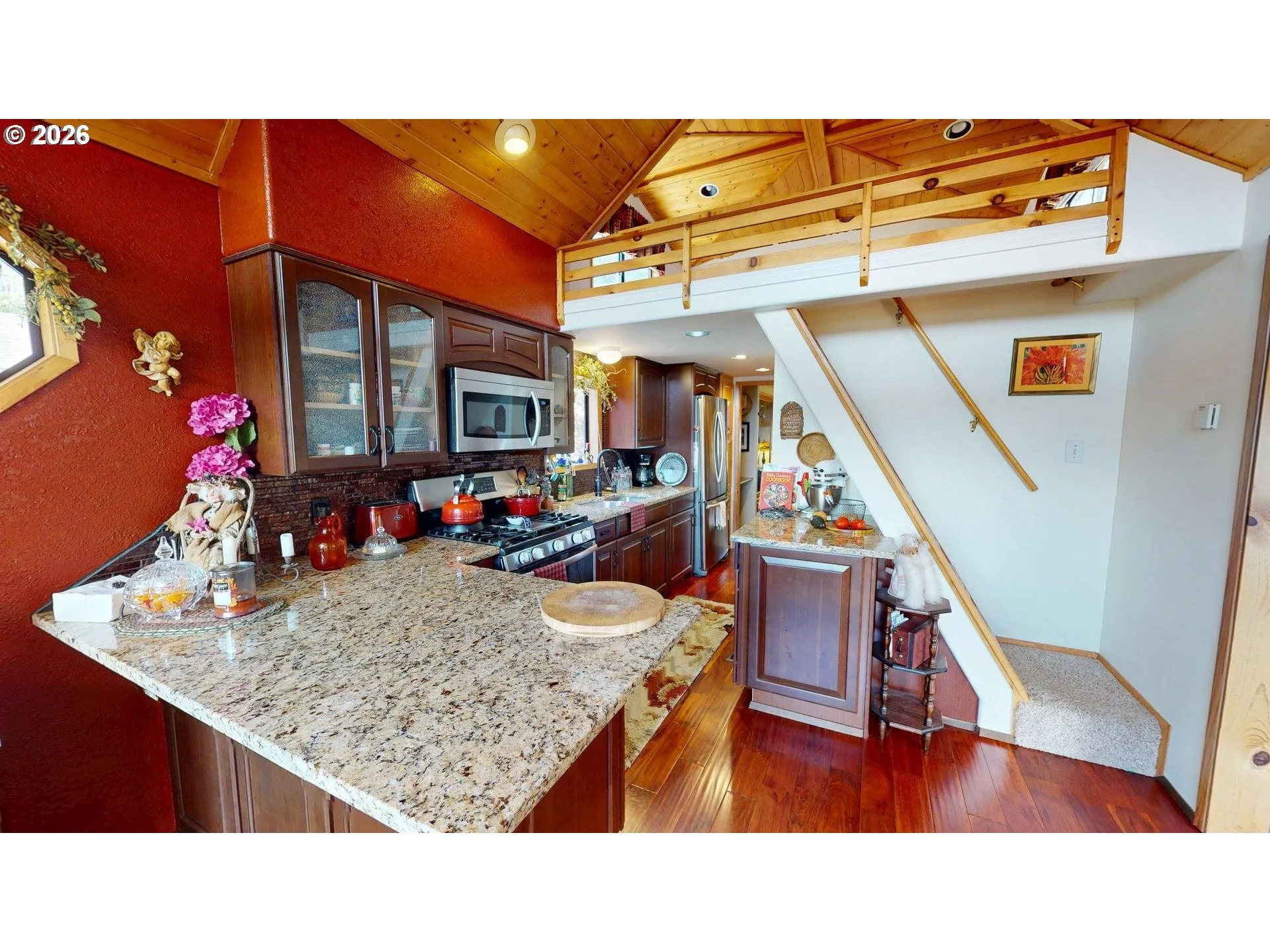 Kitchen-Breakfast Bar