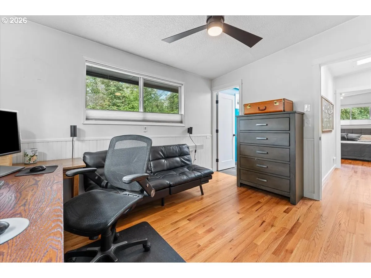 Bedroom, Primary