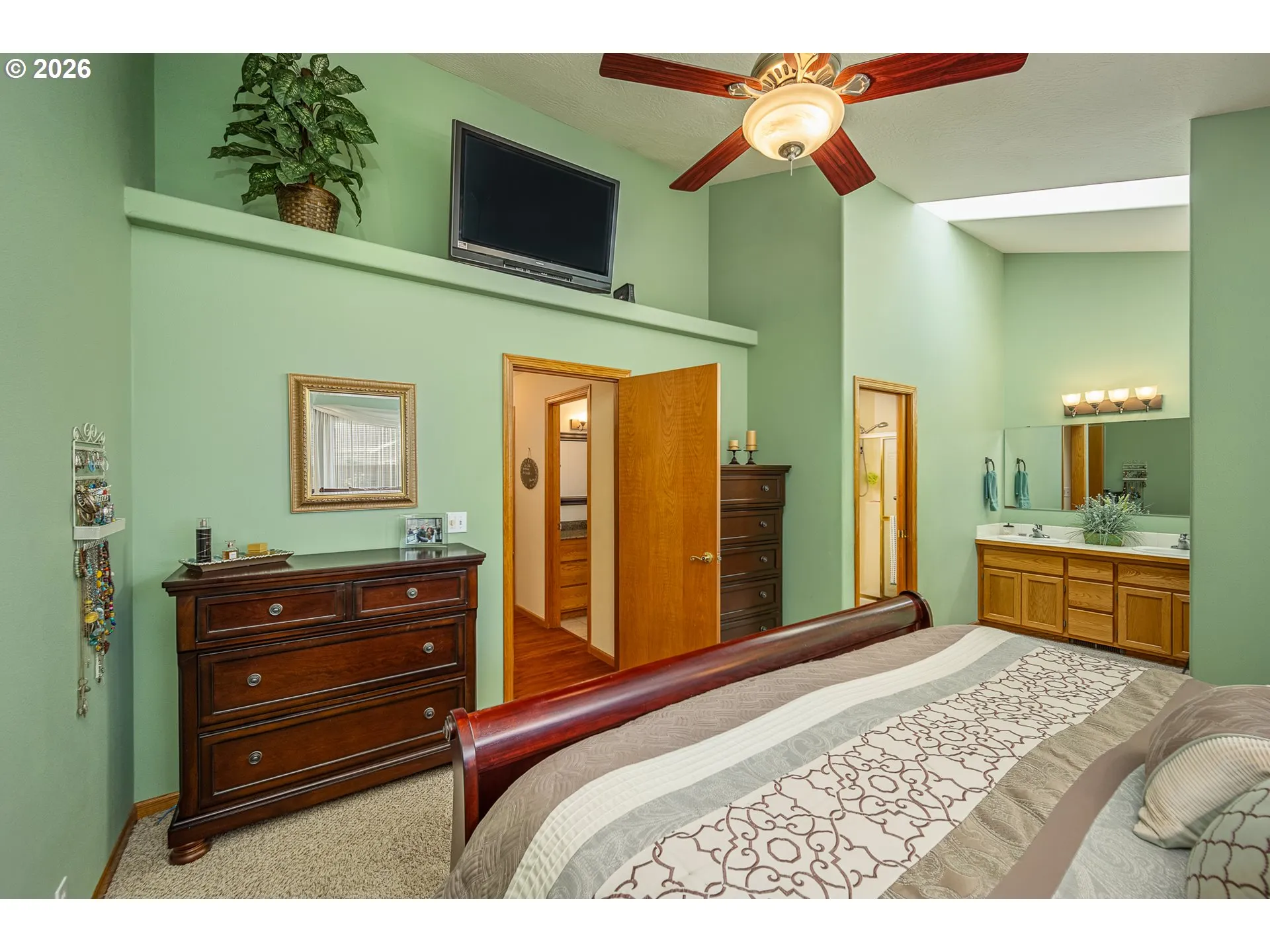 Bedroom, Primary